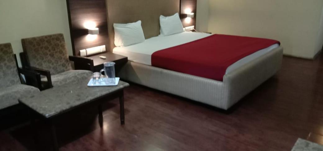 Hotel Jaya International Haiderabad Buitenkant foto